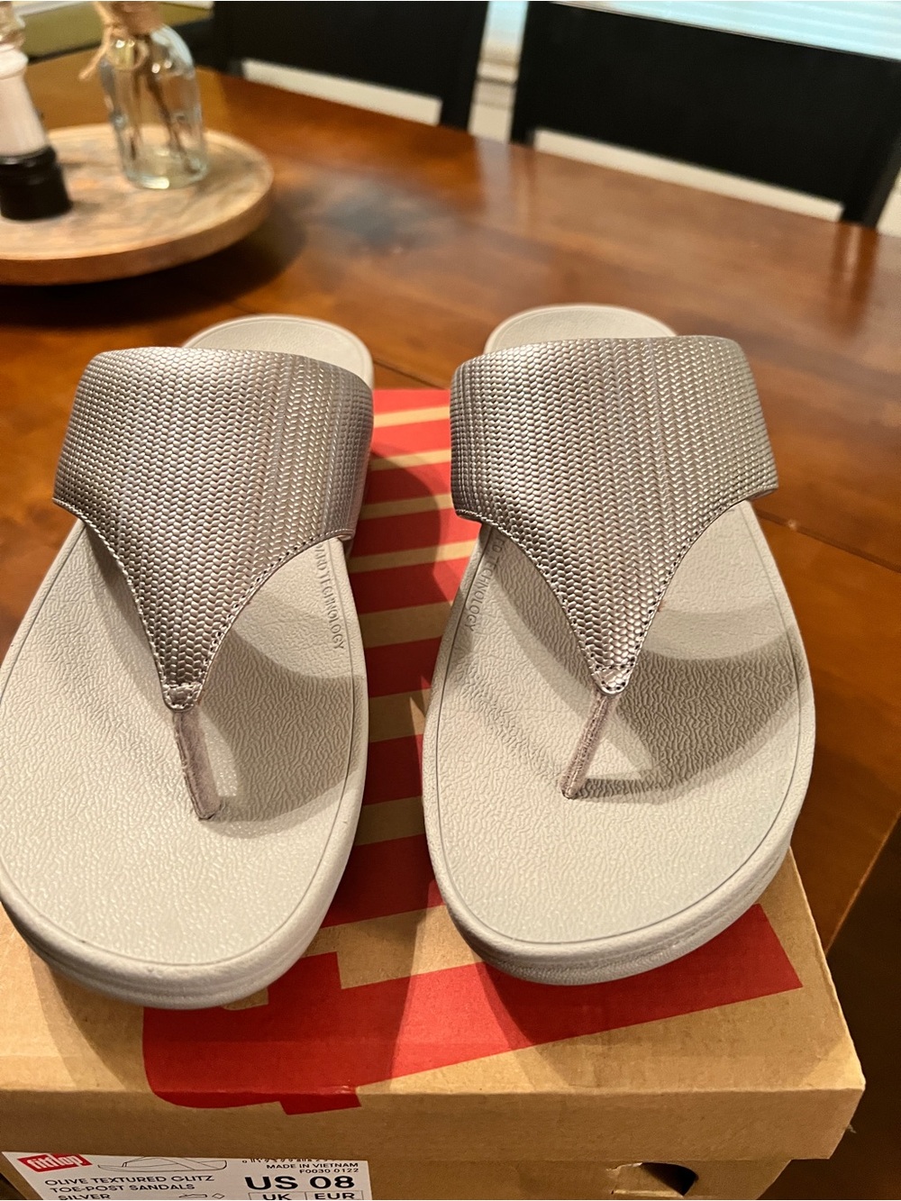 FitFlop Metallic Silver Textured Thong Sandals